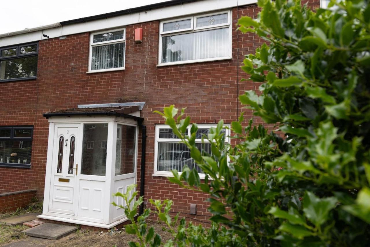 3 Bed Home Sleeps 8 People Located 1 Min From Train Stop - Otley Terrace Oldham Exterior foto