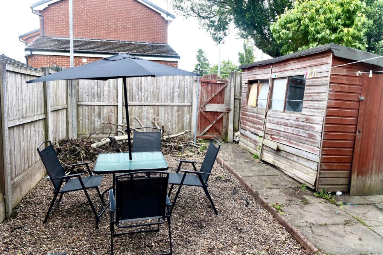 3 Bed Home Sleeps 8 People Located 1 Min From Train Stop - Otley Terrace Oldham Exterior foto