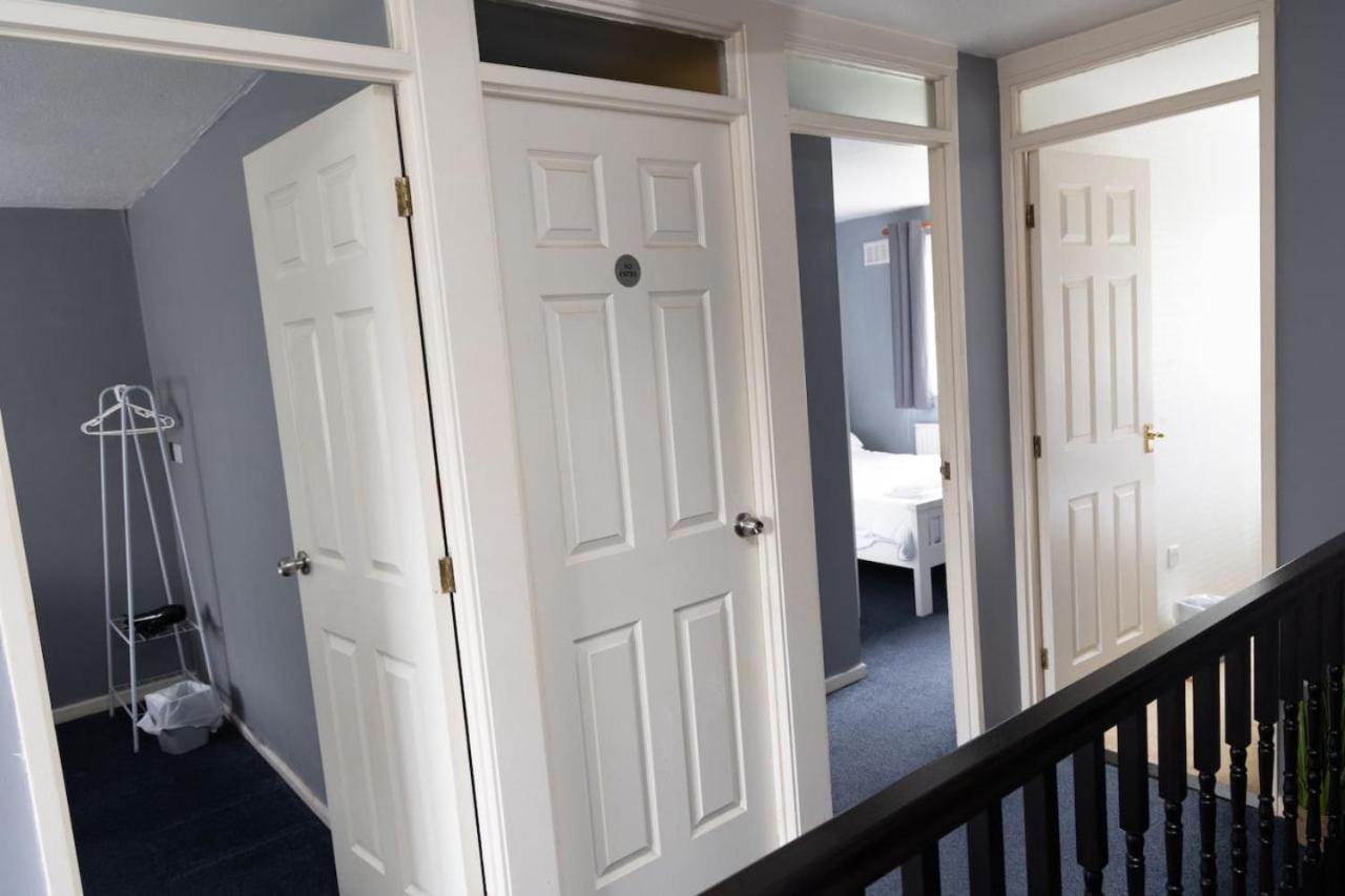 3 Bed Home Sleeps 8 People Located 1 Min From Train Stop - Otley Terrace Oldham Exterior foto
