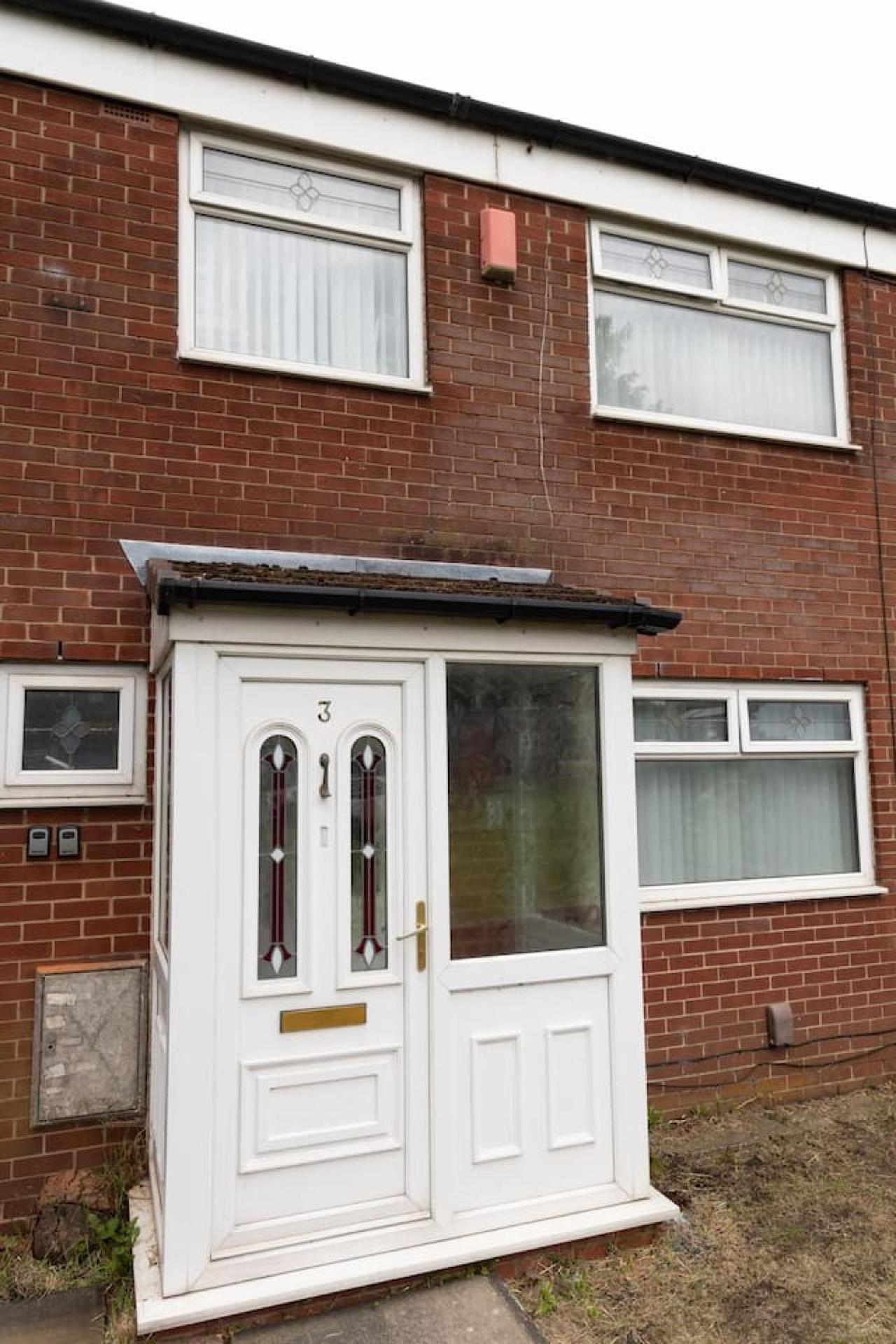 3 Bed Home Sleeps 8 People Located 1 Min From Train Stop - Otley Terrace Oldham Exterior foto