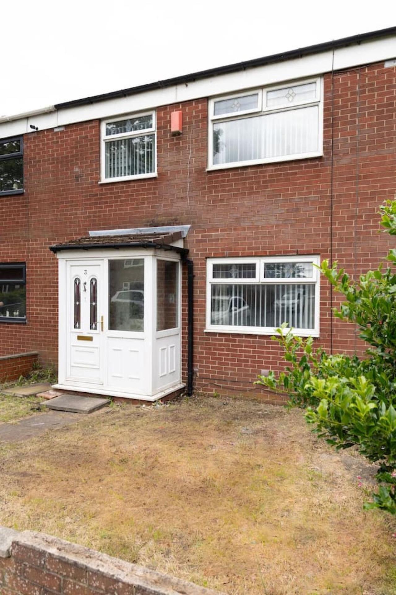 3 Bed Home Sleeps 8 People Located 1 Min From Train Stop - Otley Terrace Oldham Exterior foto