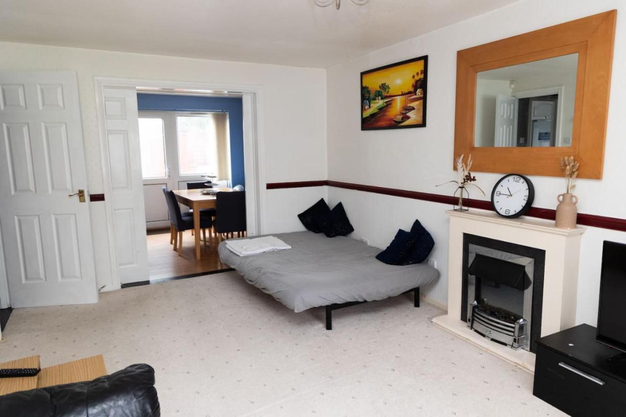3 Bed Home Sleeps 8 People Located 1 Min From Train Stop - Otley Terrace Oldham Exterior foto