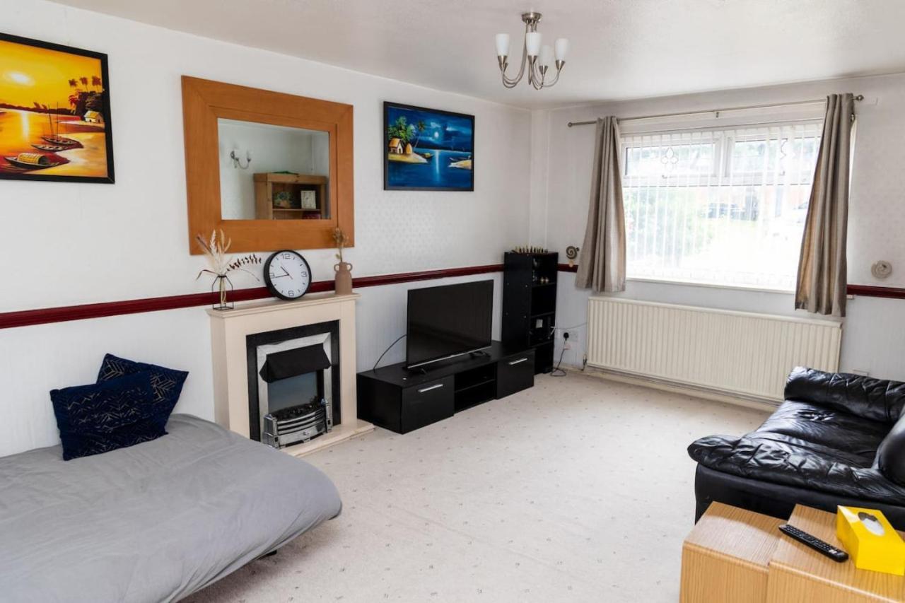 3 Bed Home Sleeps 8 People Located 1 Min From Train Stop - Otley Terrace Oldham Exterior foto